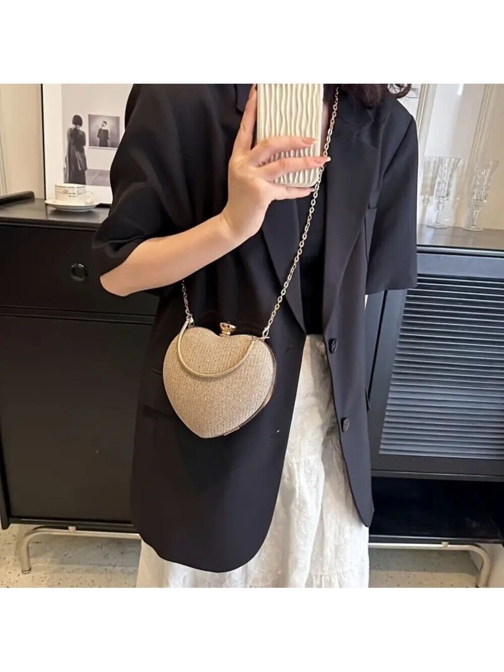 Elegant Heart-Shaped Gold Clutch/Crossbody - Picture 2 of 8